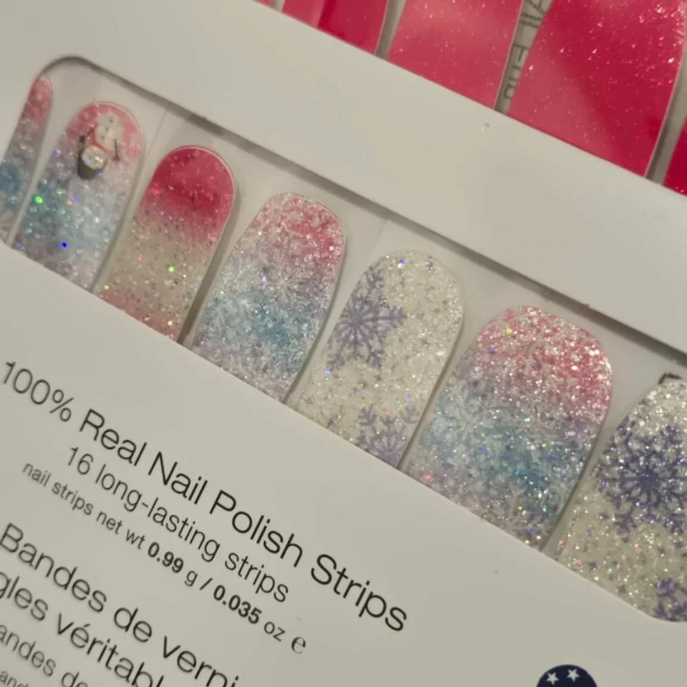 Color Street Press On Nail Design- Winter snowman